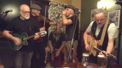 Singing the Seam at The Bentinck.